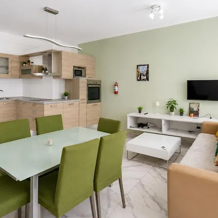 Paceville 4 Bedrooms Lejlighed Is-Swieqi